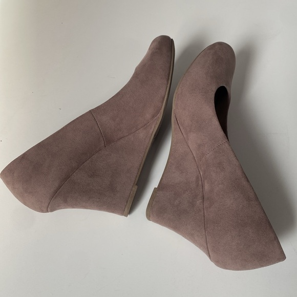 Dexflex Comfort wedge faux suede shoes NWOT size 7 - fabric upper - Picture 6 of 7